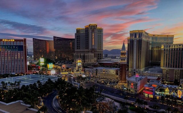 Canadian Home Searches for Las Vegas Fell 25 Percent