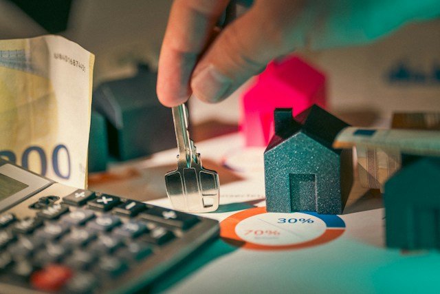 Clark County Home Prices Fell 5% Last Quarter, One Report Says. Las Vegas Realtors’ Own Monthly Numbers Say They Didn’t Move at All.